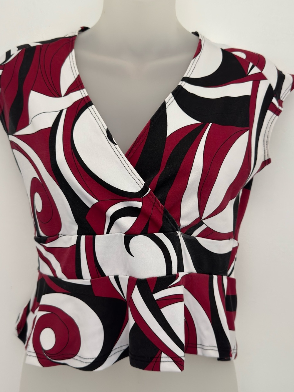 Silver Jeans Red Black White Abstract Wrap Crop Top Y2K Britney Spears retro